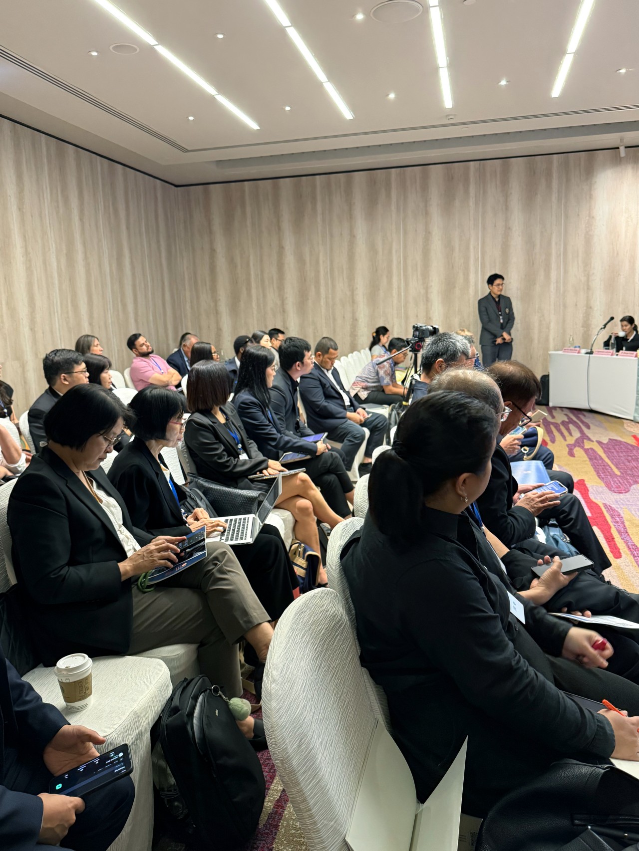 B78618EE FA3E 4BA5 896A 683C69246C72 s